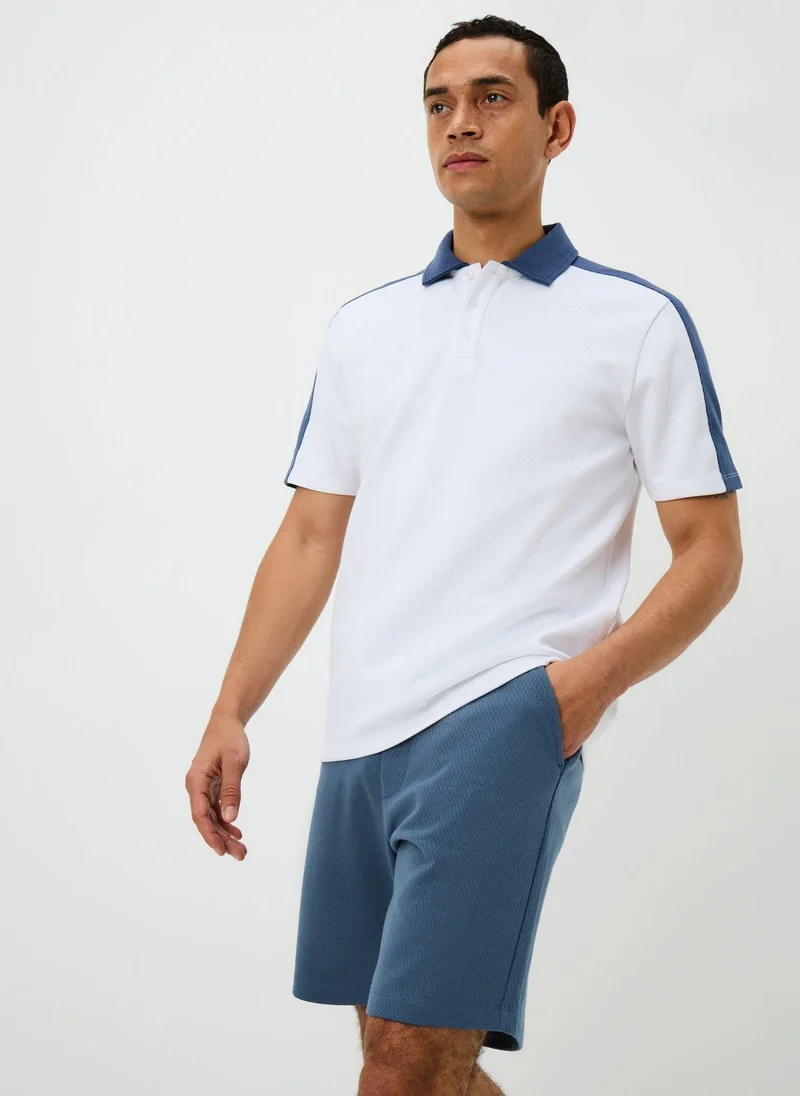 ماتلان شورتات منسقة بنقوش زرقاء